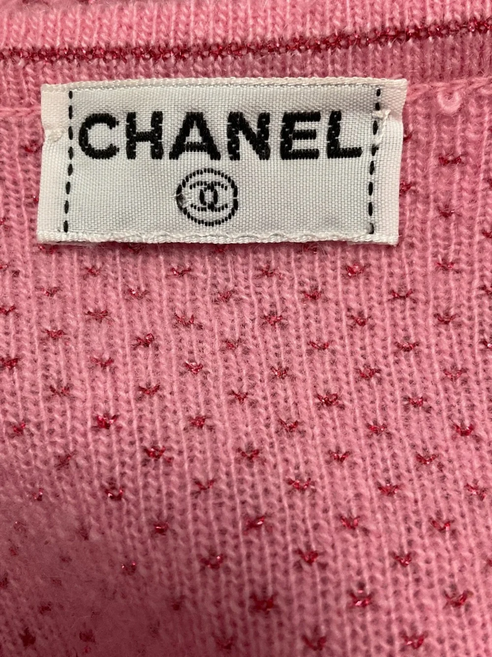 CHANEL PINK / RED LATTICE LUREX CASHMERE KNIT OPEN FRONT CARDIGAN SWEATER WITH G